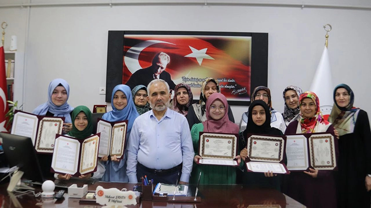 Çankırı İl Müftüsü Mehmet Şahin’in Makamında “Belge Takdim Töreni” Düzenlendi