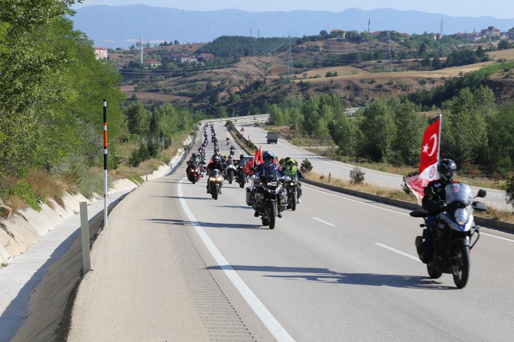 Vali Taşolar, Milli Mücadele Ruhu İçin İstiklal Yolu'nda Motosikletçileri Karşıladı-2