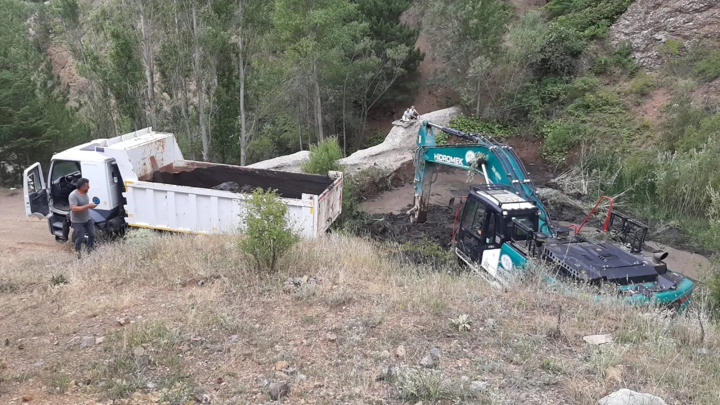 Yapraklı Göleti'nde Su Kaybını Önlemek İçin Harekete Geçildi!3