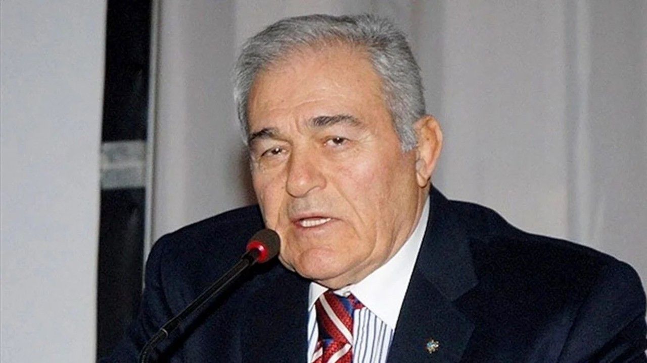 Ahmet Ayık Kimdir