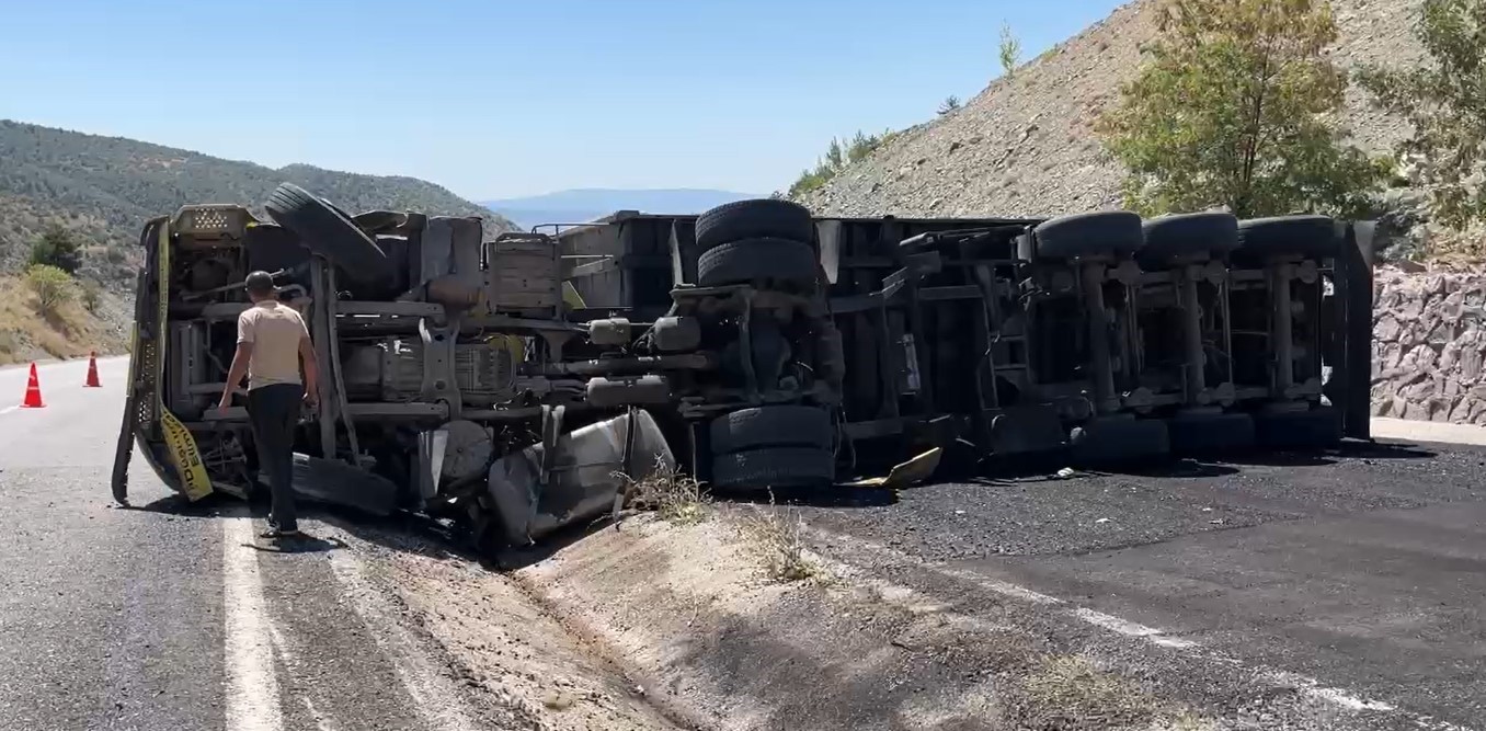 Çankırı Kastamonu Yolunda Kömür Yüklü Tır Devrildi! Trafik Felç Oldu22