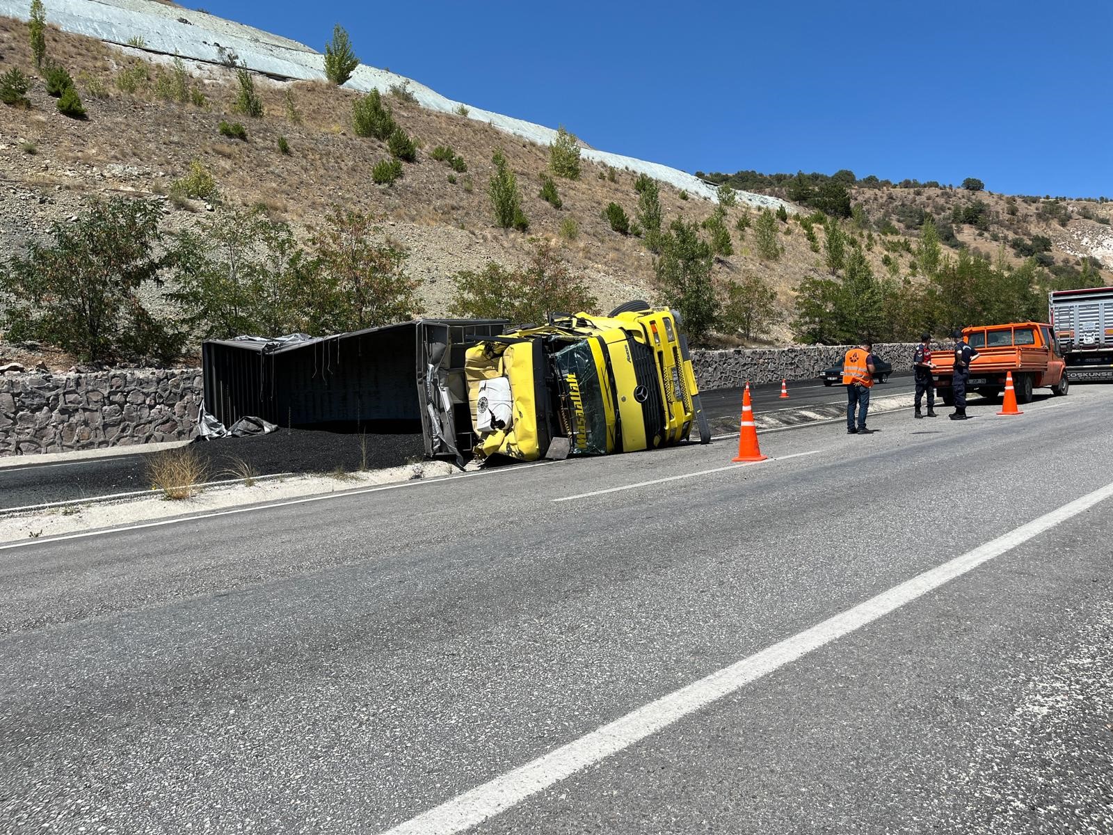 Çankırı Kastamonu Yolunda Kömür Yüklü Tır Devrildi! Trafik Felç Oldu33