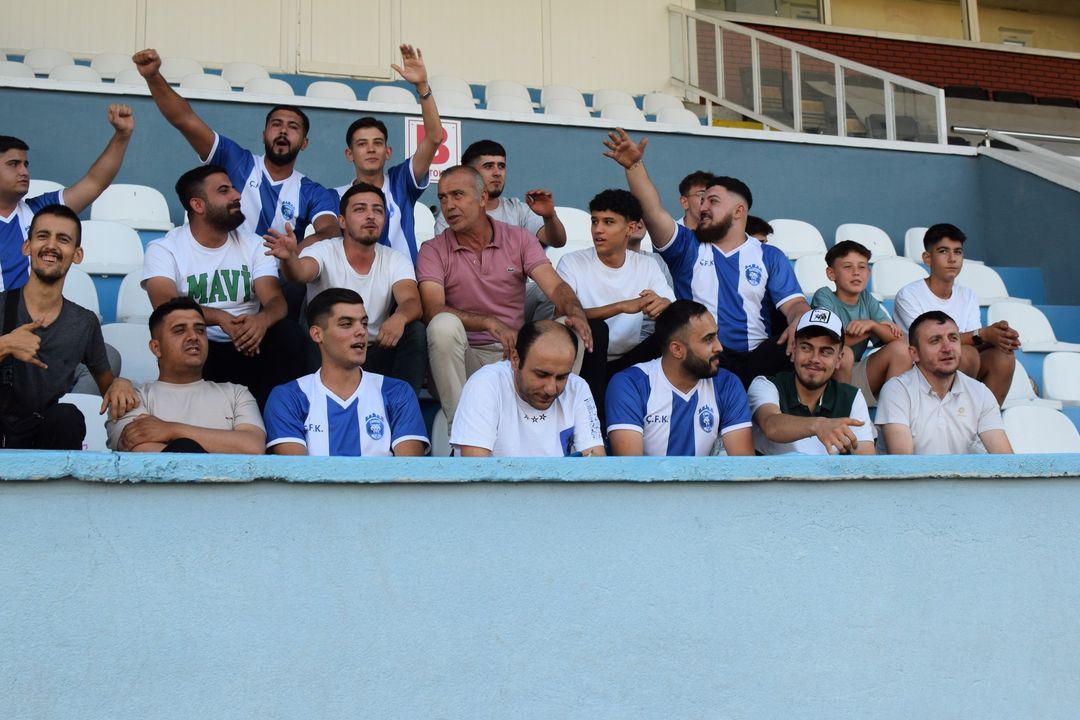 Futbol Takımımız Sezonun 3. Günün Ikinci Antrenmanını Atatürk Stadyumunda Yaptığı Antrenman Ile Devam Etti.takımımız, 2024 25 Sezonun Hazırlıklarını Çankırı Atatürk Stadyumunda Akşam Saatlerinde Yaptığı Isınma, Da (8)