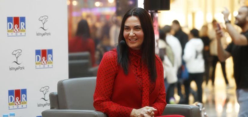 Ayşe Tolga Kimdir