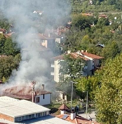 Eldivan'da Panik Anları! Sosyal Tesiste Çıkan Yangın Güçlükle Söndürüldü1