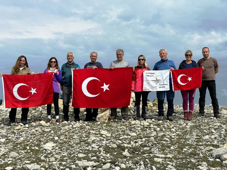 Ilgaz Dağı’nda Unutulmaz Bir Tırmanış! 11 Sporcu Ilgaz Zirvesinde Buluştu,