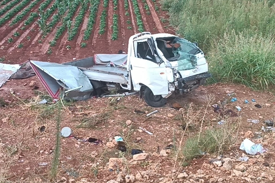 Tarım İşçilerini Taşıyan Kamyonet Kaza Yaptı 1 Ölü, 22 Yaralı