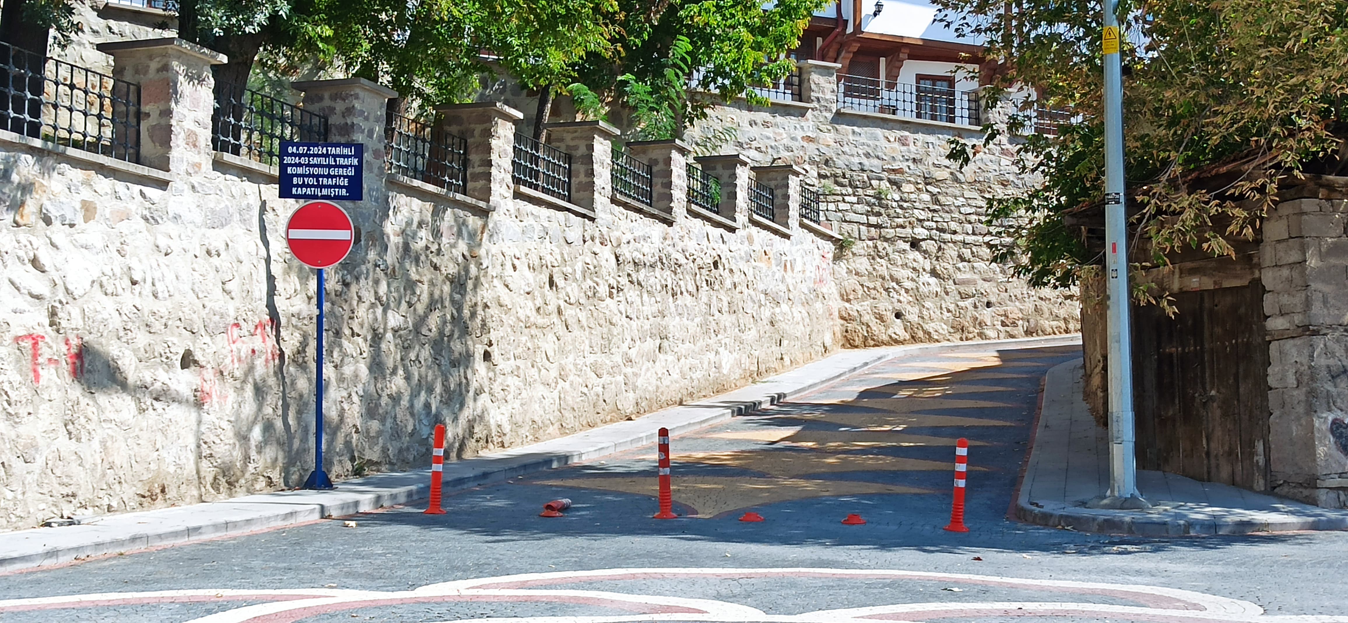 Uzun Yol Caddesi Trafiğe Kapatıldı