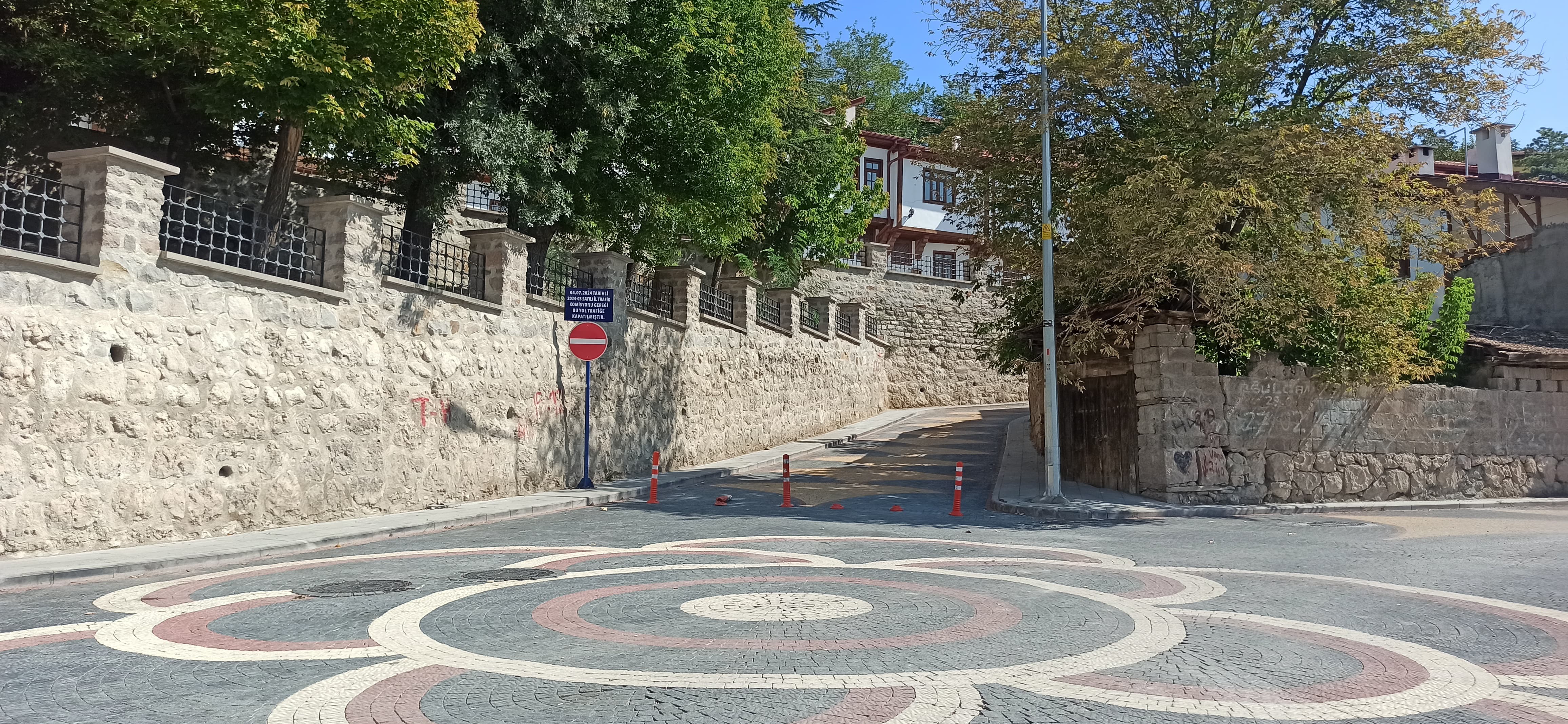 Uzun Yol Caddesi1236