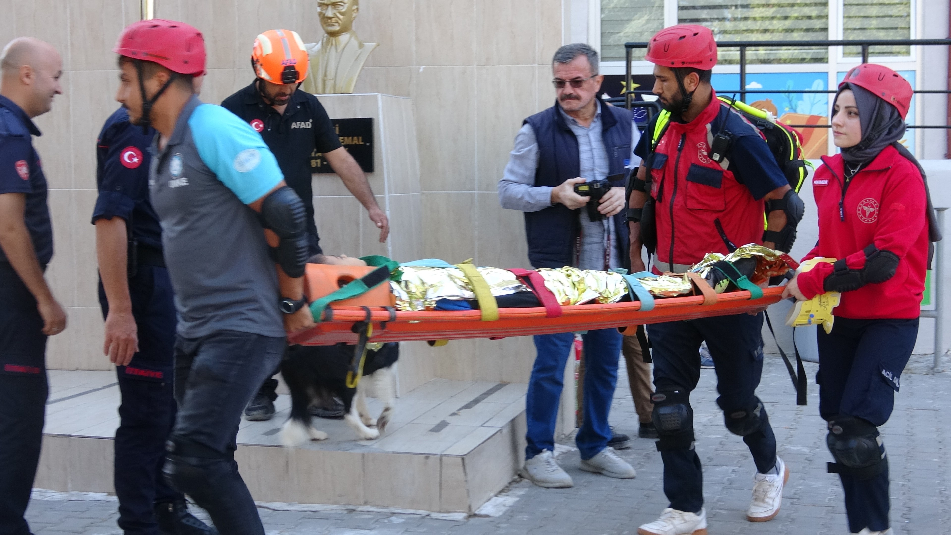 Çankırı'da Afet Risklerini Azaltma Tatbikatı Öğrenciler Tehlike Anında Nasıl Davrandı (1)