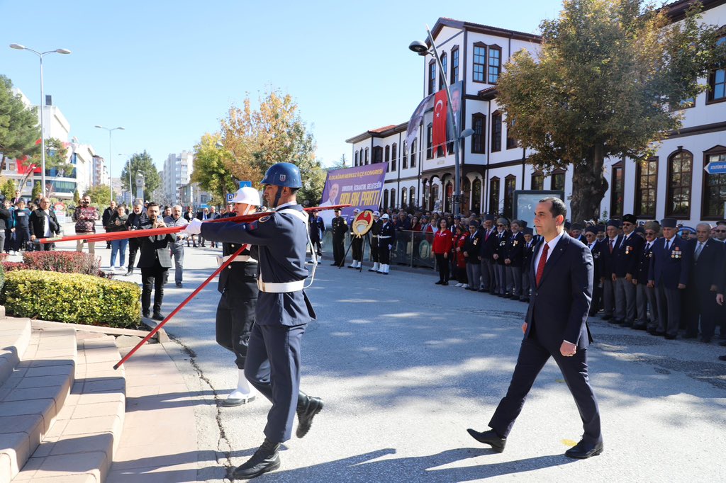 Çankırı’da Cumhuriyet Coşkusu! 29 Ekim Törenleri Atatürk Anıtı'nda Başladı (2)