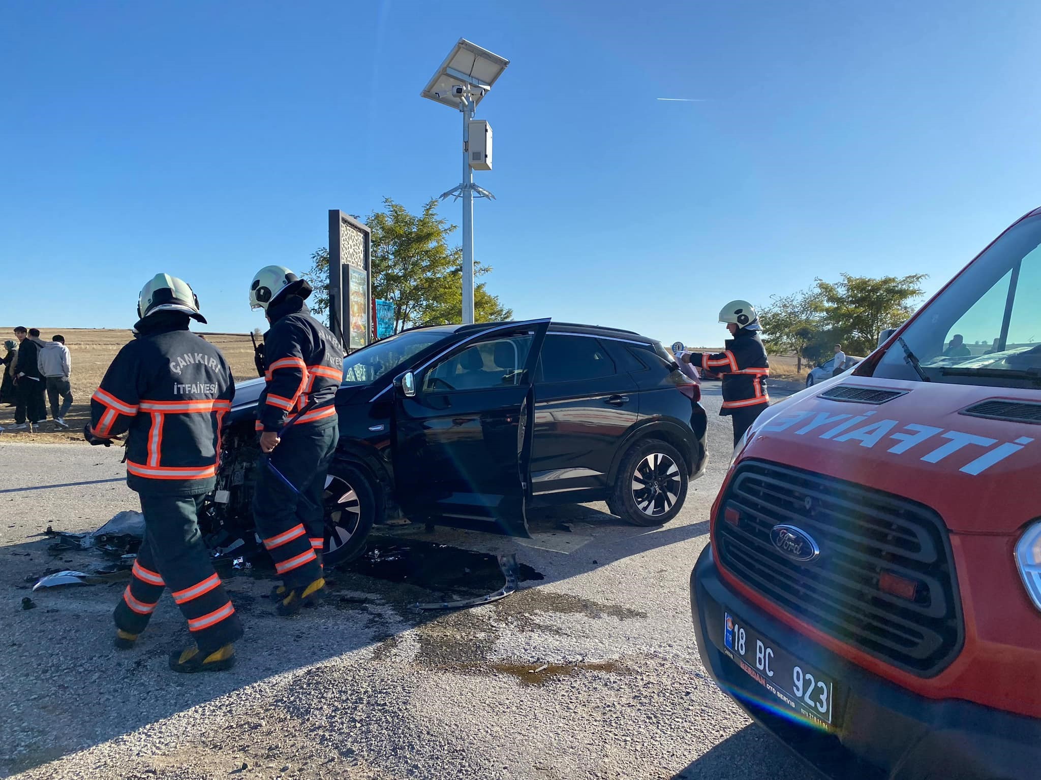 Çankırı’da Yürekleri Ağza Getiren Kaza 9 Yaralı, İki Araç Hurdaya Döndü (3)