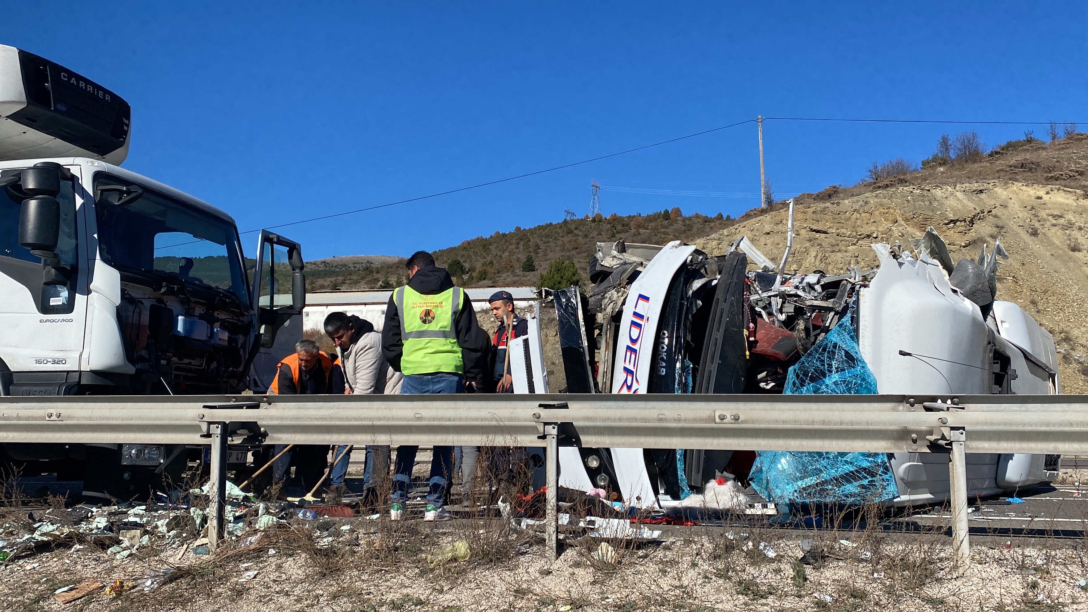 Çankırı'da Feci Kaza 14 Yaralı, D100 Karayolu Kapandı! (5)