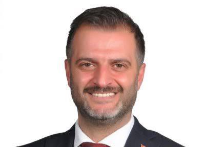 Arif Bayrak Kimdir