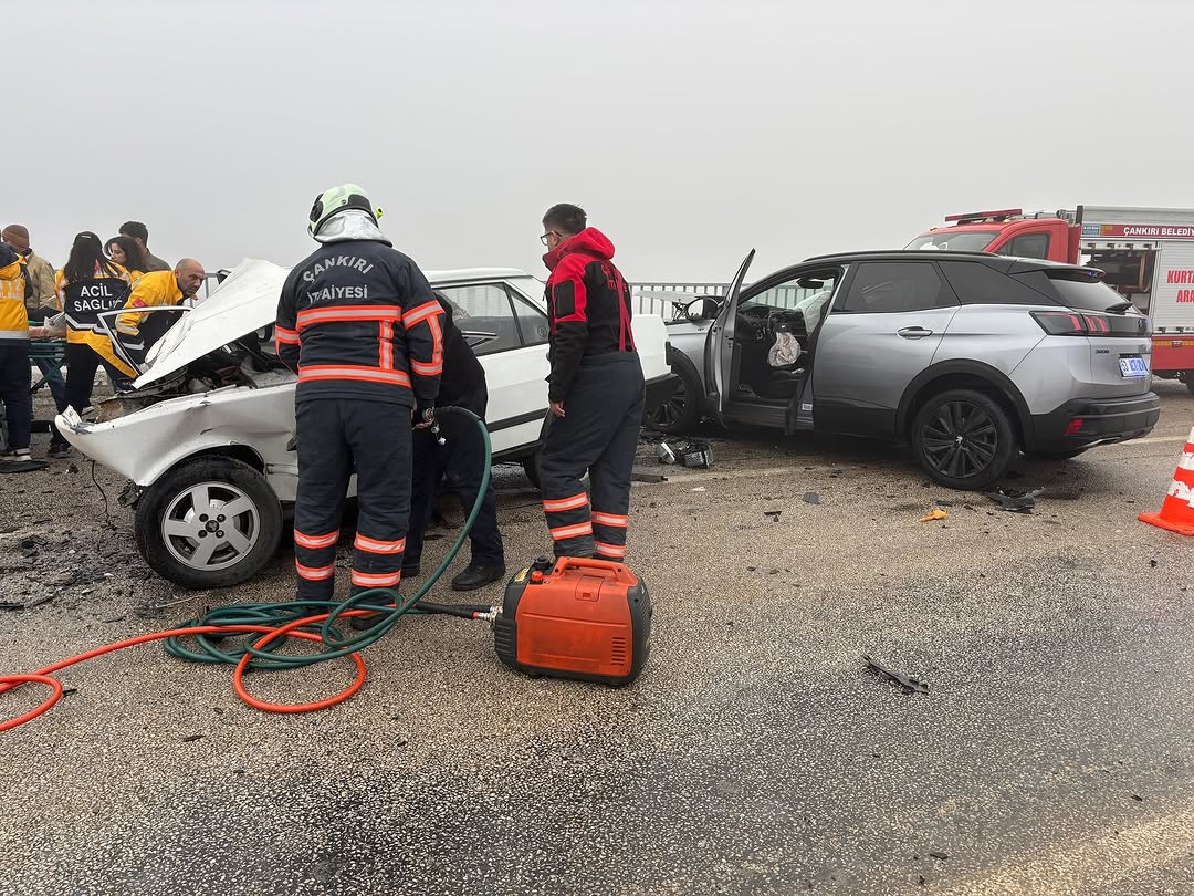 Çankırı’da Trafik Kazası! Yoğun Sis Kazaya Neden Oldu 3 Yaralı! (2)