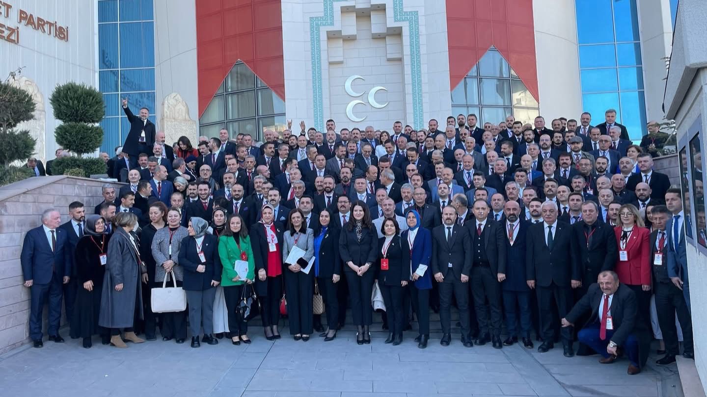 Mhp'li Milletvekili Pelin Yılık, Çankırı İl Başkanı Kaya'ya Sertifika Teslim Etti (3)