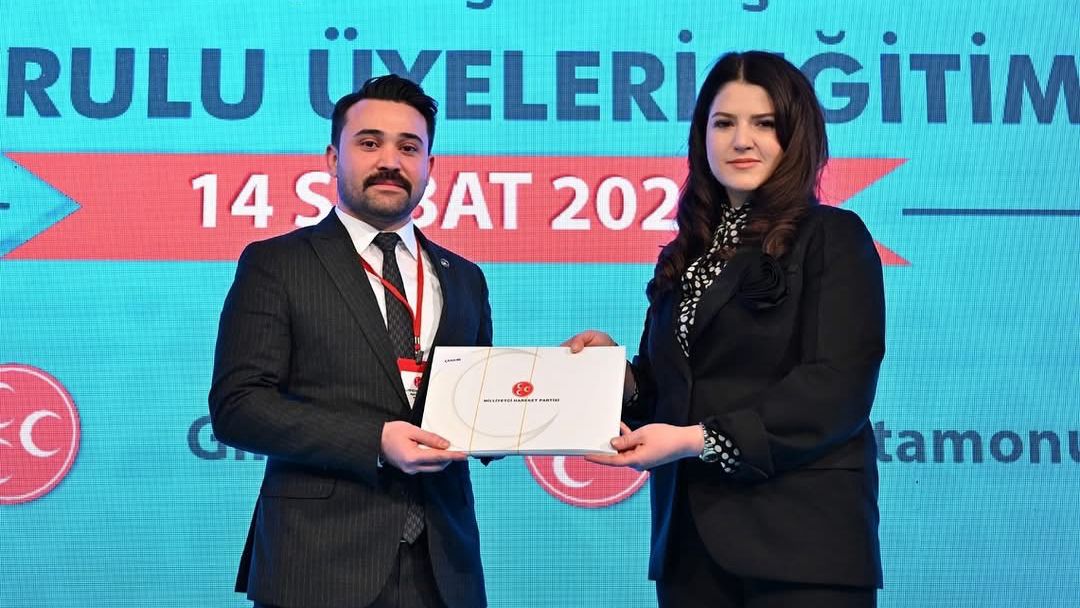 Mhp'li Milletvekili Pelin Yılık, Çankırı İl Başkanı Kaya'ya Sertifika Teslim Etti (4)
