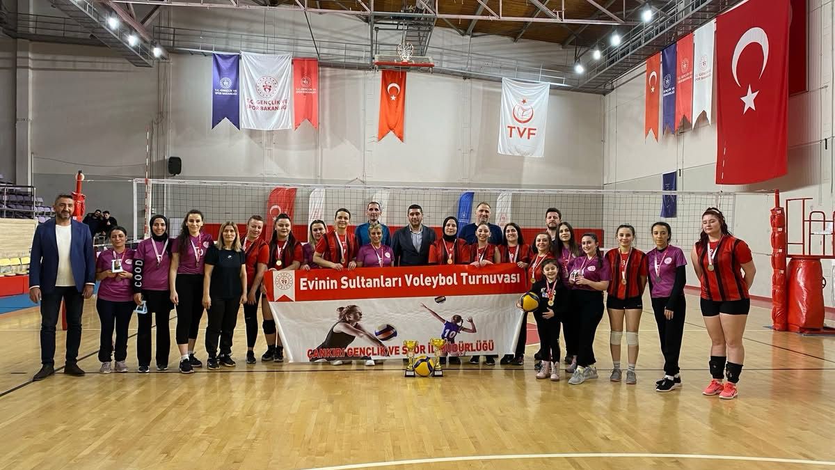 Çankırı Belediyespor Evinin Sultanları Voleybol Turnuvası Şampiyonu! (4)