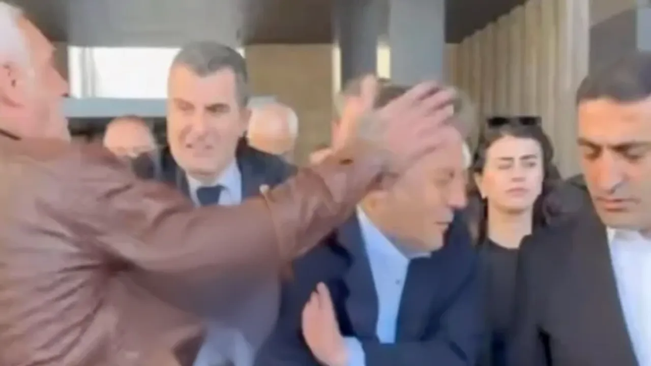 Chp Lideri Özgür Özel’e Şok Saldırı! Akm Çıkışında Tokat Atıldı