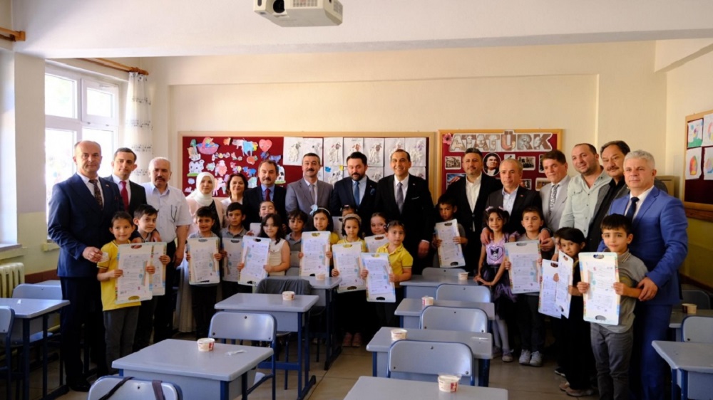 26 Bini Aşkın Öğrenci Karnesini Aldı, Tatil Coşkusu Başladı (14)