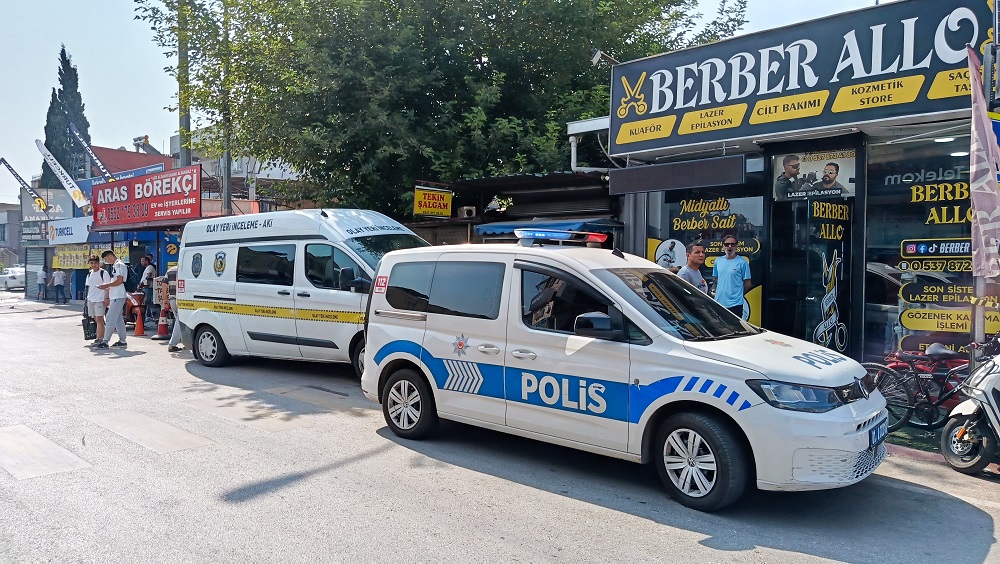 Adana’da Aile Faciası Genç Adam Annesini Bıçakladı (4)