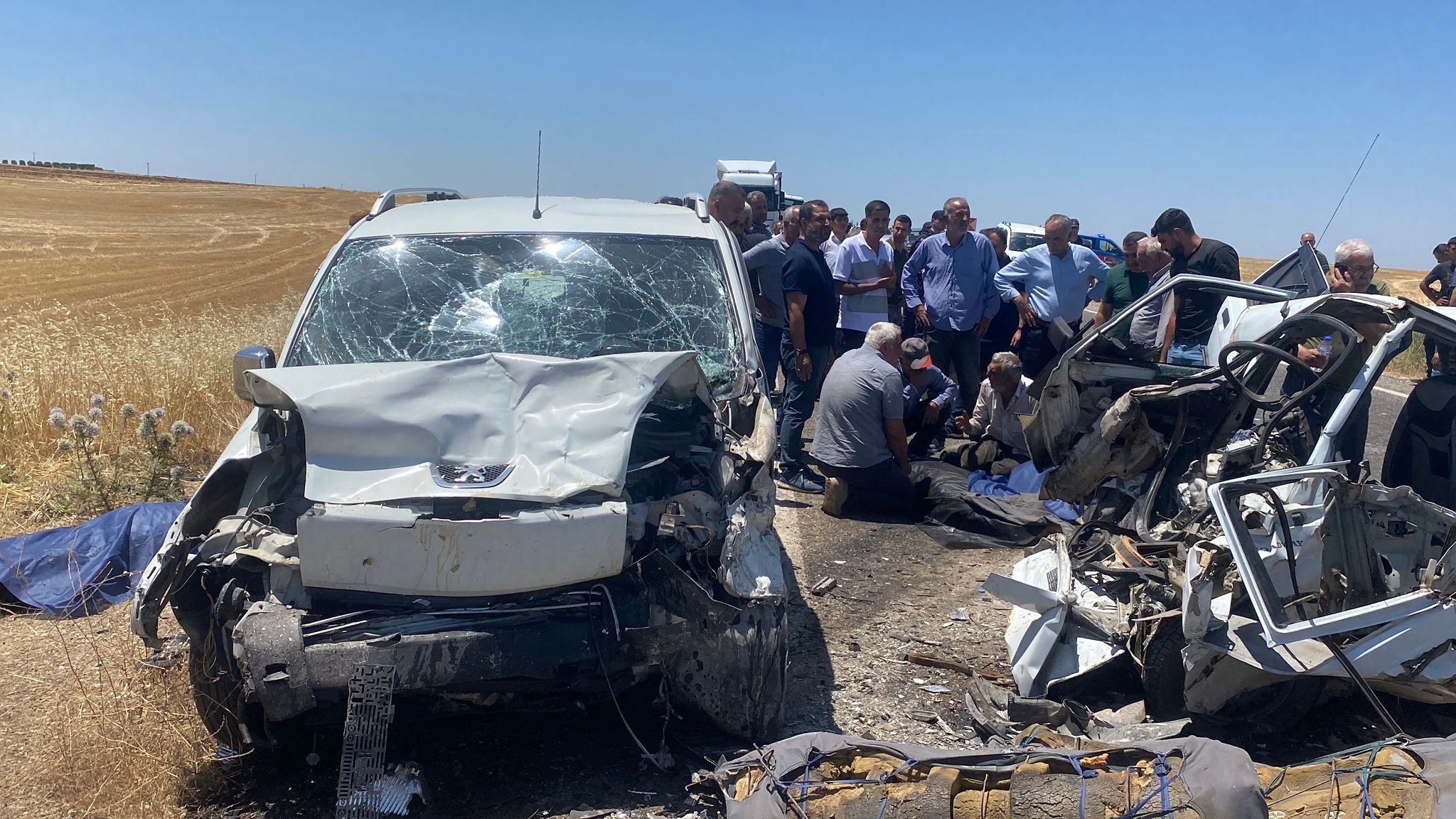 Adıyaman’da Korkunç Kaza Otomobil Ile Hafif Ticari Araç Çarpıştı (1)