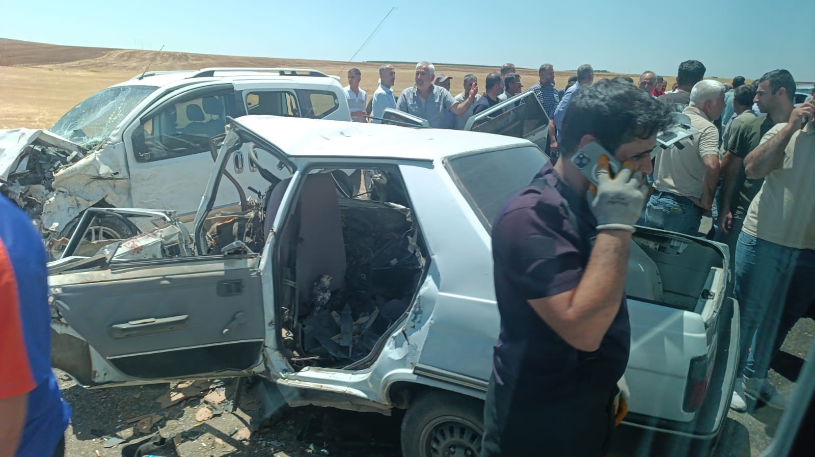Adıyaman’da Korkunç Kaza Otomobil Ile Hafif Ticari Araç Çarpıştı (4)