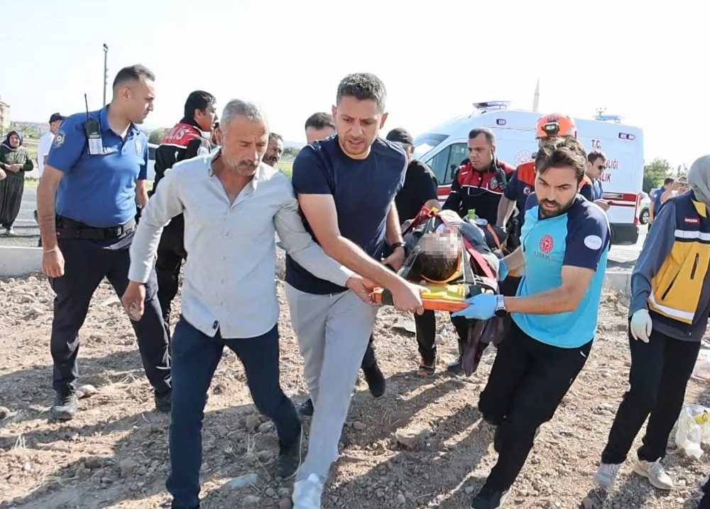 Aksaray’da Yks’ye Giden Araçların Kaza Yapmasıyla 1 Ölü, 10 Yaralı (2)