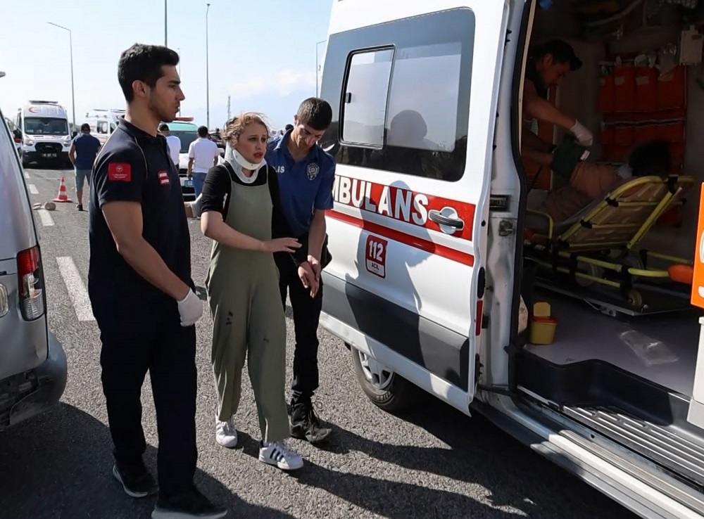 Aksaray’da Yks’ye Giden Araçların Kaza Yapmasıyla 1 Ölü, 10 Yaralı (4)