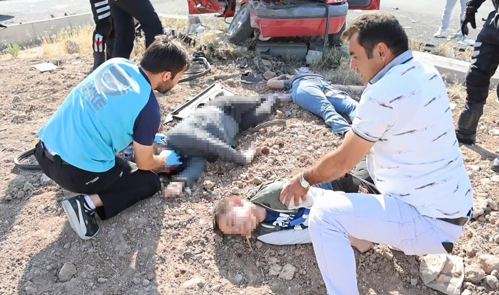Aksaray’da Yks’ye Giden Araçların Kaza Yapmasıyla 1 Ölü, 10 Yaralı (5)