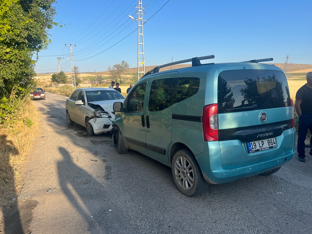 Alaca’da Korkutan Kaza 4 Kişi Yaralandı (3)