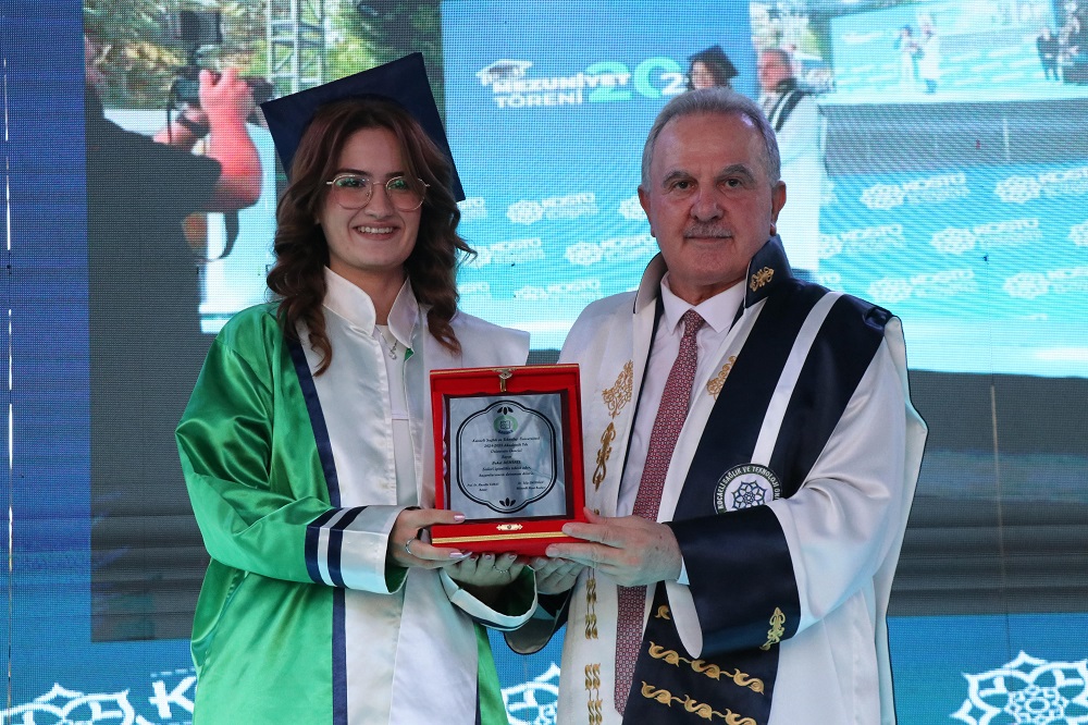 Anne Kız Diş Sağlığı Yolunda El Ele Mezun Oldular, Şimdi Klinik Kuracaklar (4)