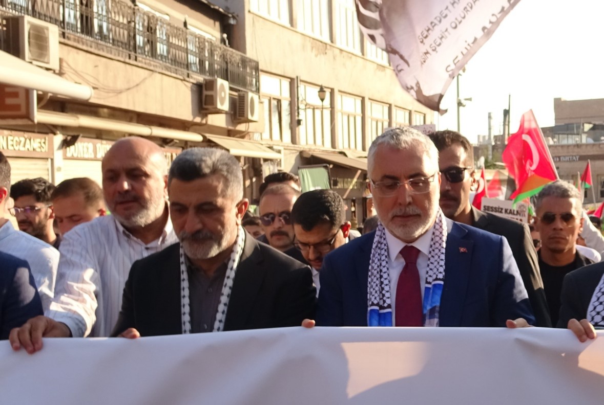 Bakan Işıkhan Mardin’de Gazze İçin Sokakta Zulme Sessiz Kalmıyoruz (2)