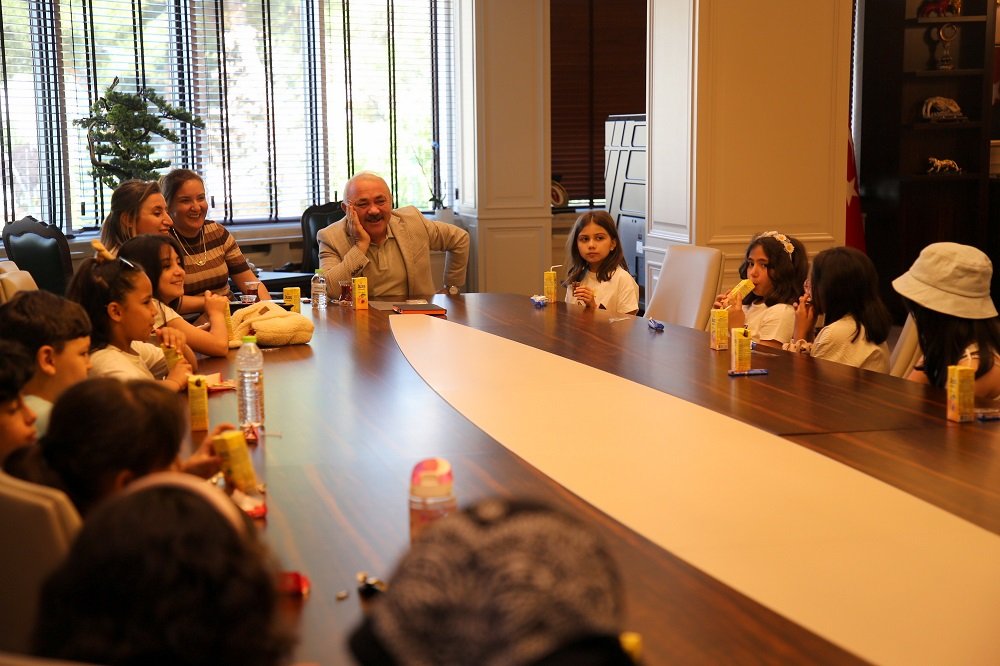 Başkan Esen’e Teşekkür Ziyareti 3 E Sınıfı Makamda (1)