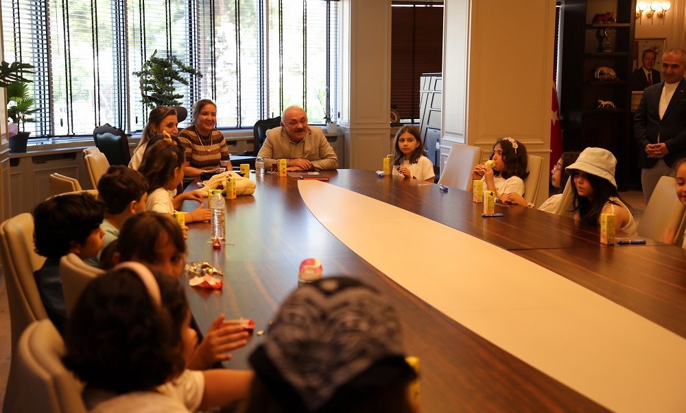 Başkan Esen’e Teşekkür Ziyareti 3 E Sınıfı Makamda (2)