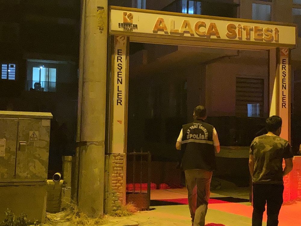 Boğazı Ve Karnı Bıçaklanan Kadın Hayatını Kaybetti (3)