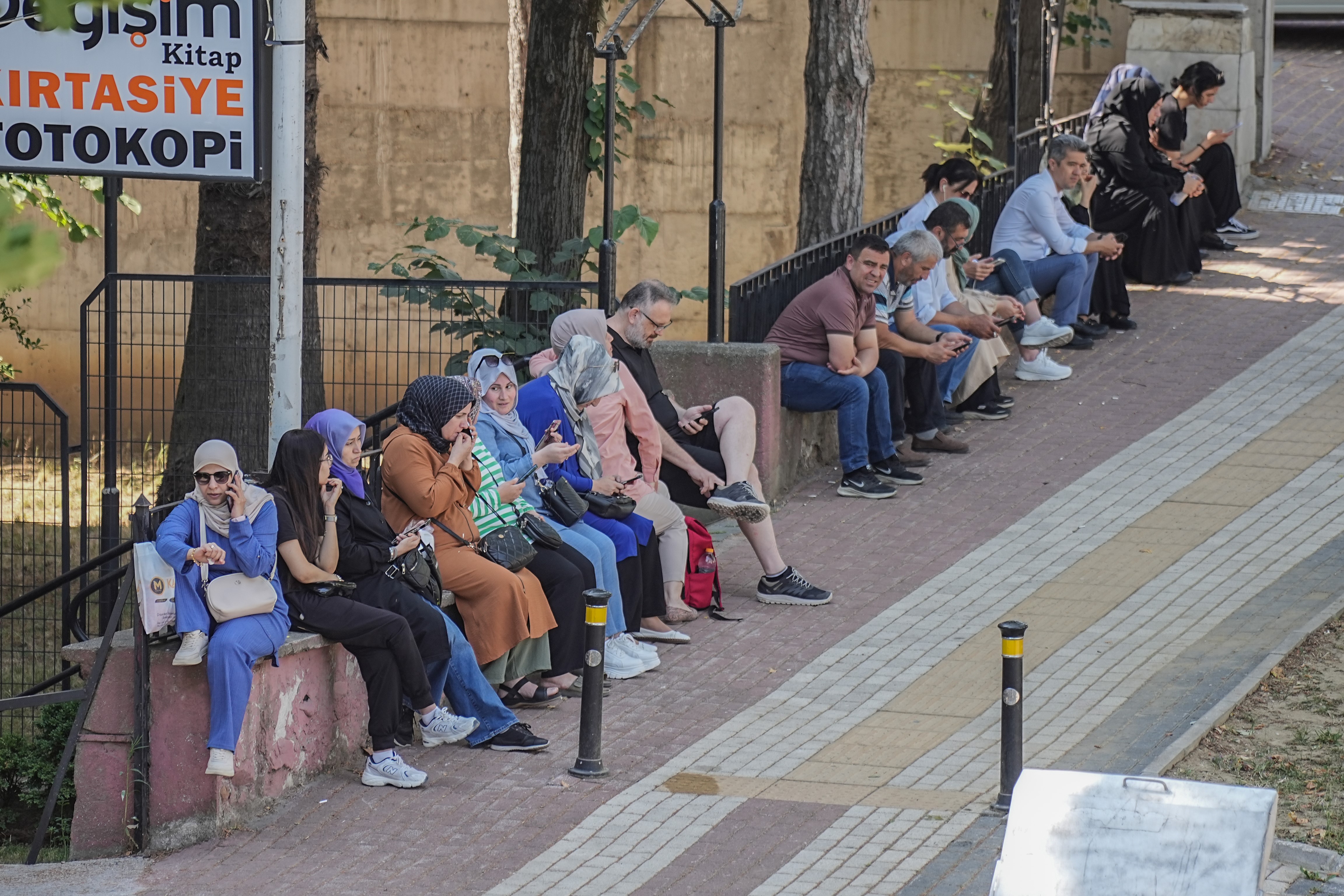 Bursa’da Genç Kız 3 Dakika Farkla Ayt Sınavını Kaçırdı Hayal Kırıklığı Yaşadı (2)