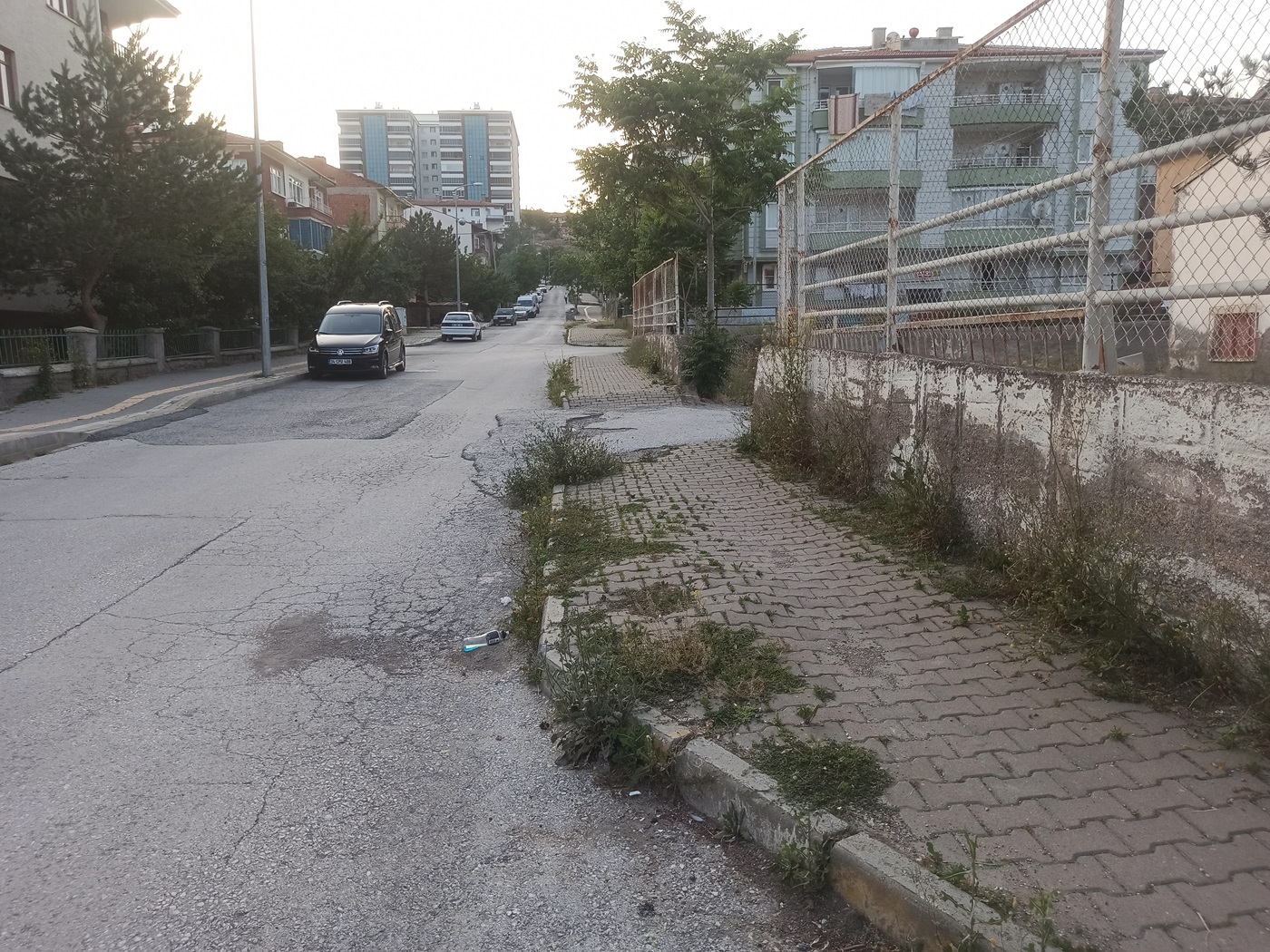 Çankırı Belediyesi Temizlediğini Söylüyo Vatandaş Tlar Diz Boyu! (17)