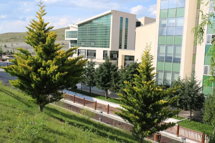 Çankırı’da Baharın En Güzel Hali Uluyazı Kız Öğrenci Yurdu Doğayla Bütünleşti (2)