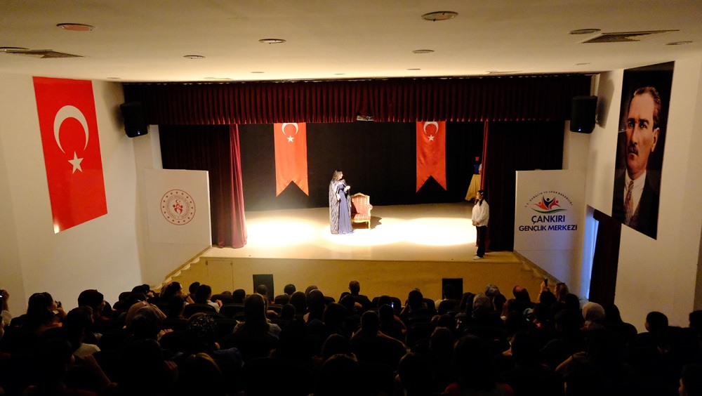 Çankırı’da Tiyatro Rüzgârı Pamuk Prenses Ve 6,5 Cüceler Sahne Aldı (6)