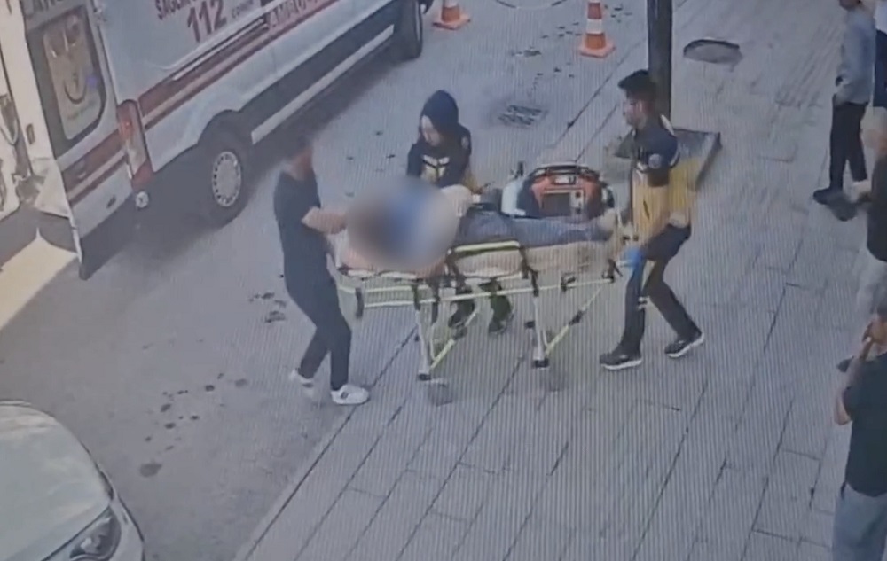 Eczanede Fenalaşan Yaşlı Adam Hayatını Kaybetti (1)