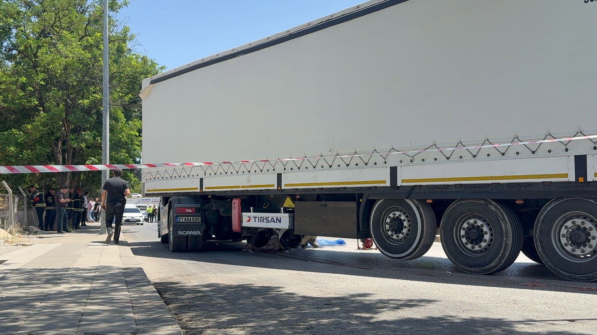 Gazikent Kavşağı’nda Dehşet! Motosikletteki 2 Kişi Hayatını Kaybetti (1)