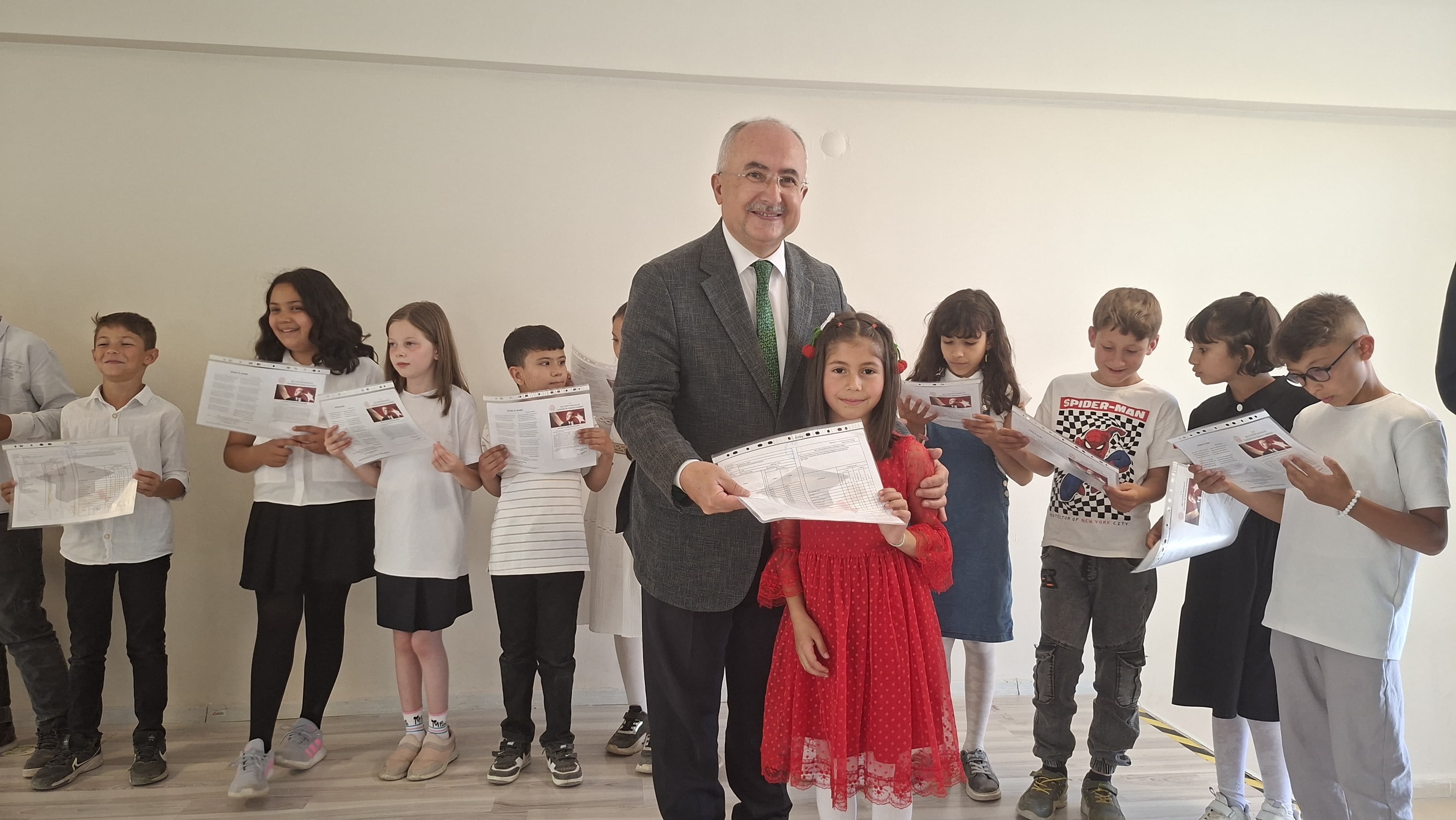 Hisarcık’ta 2024 2025 Eğitim Yılı Karneleri Coşkuyla Dağıtıldı (1)