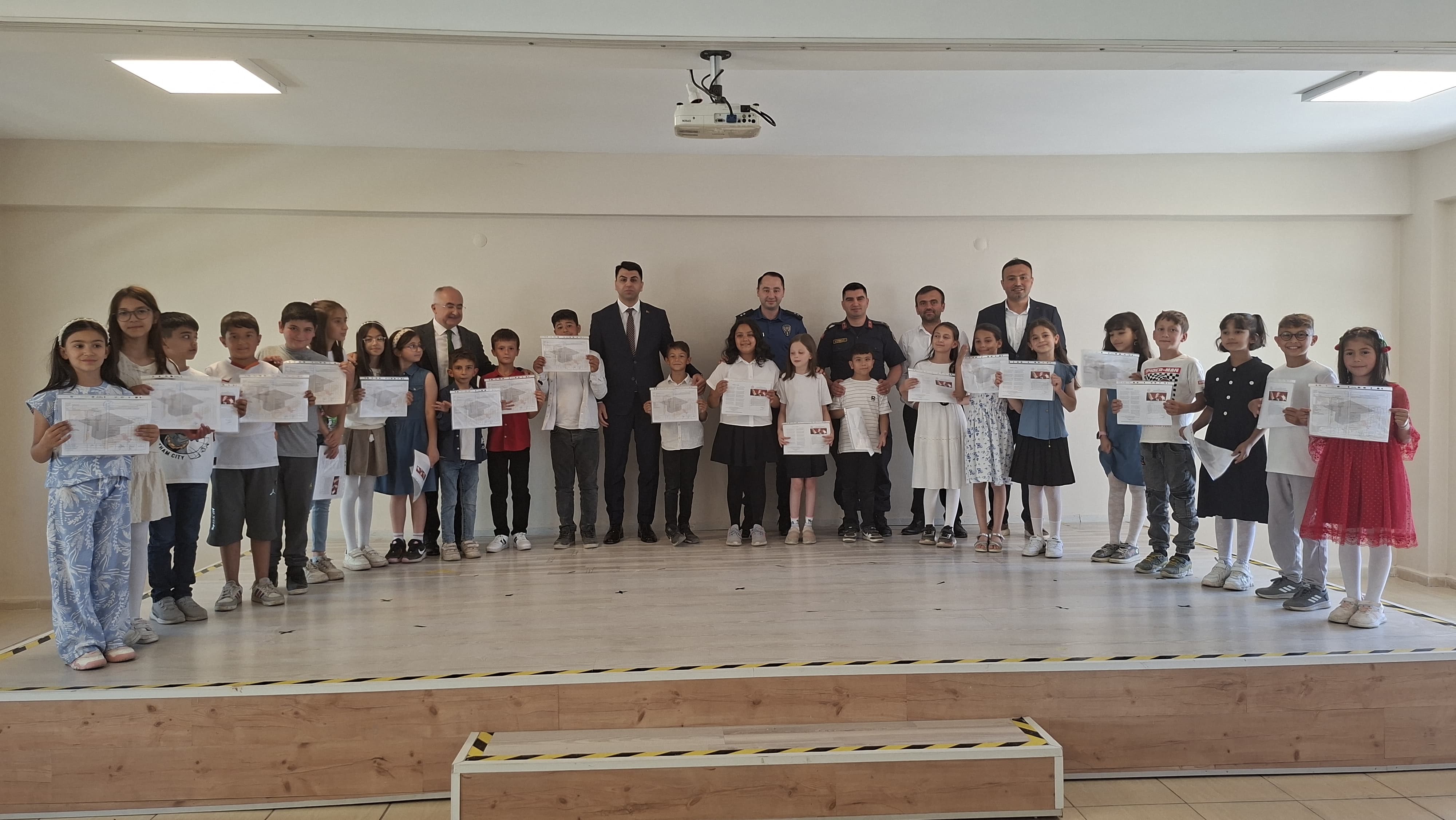 Hisarcık’ta 2024 2025 Eğitim Yılı Karneleri Coşkuyla Dağıtıldı (3)