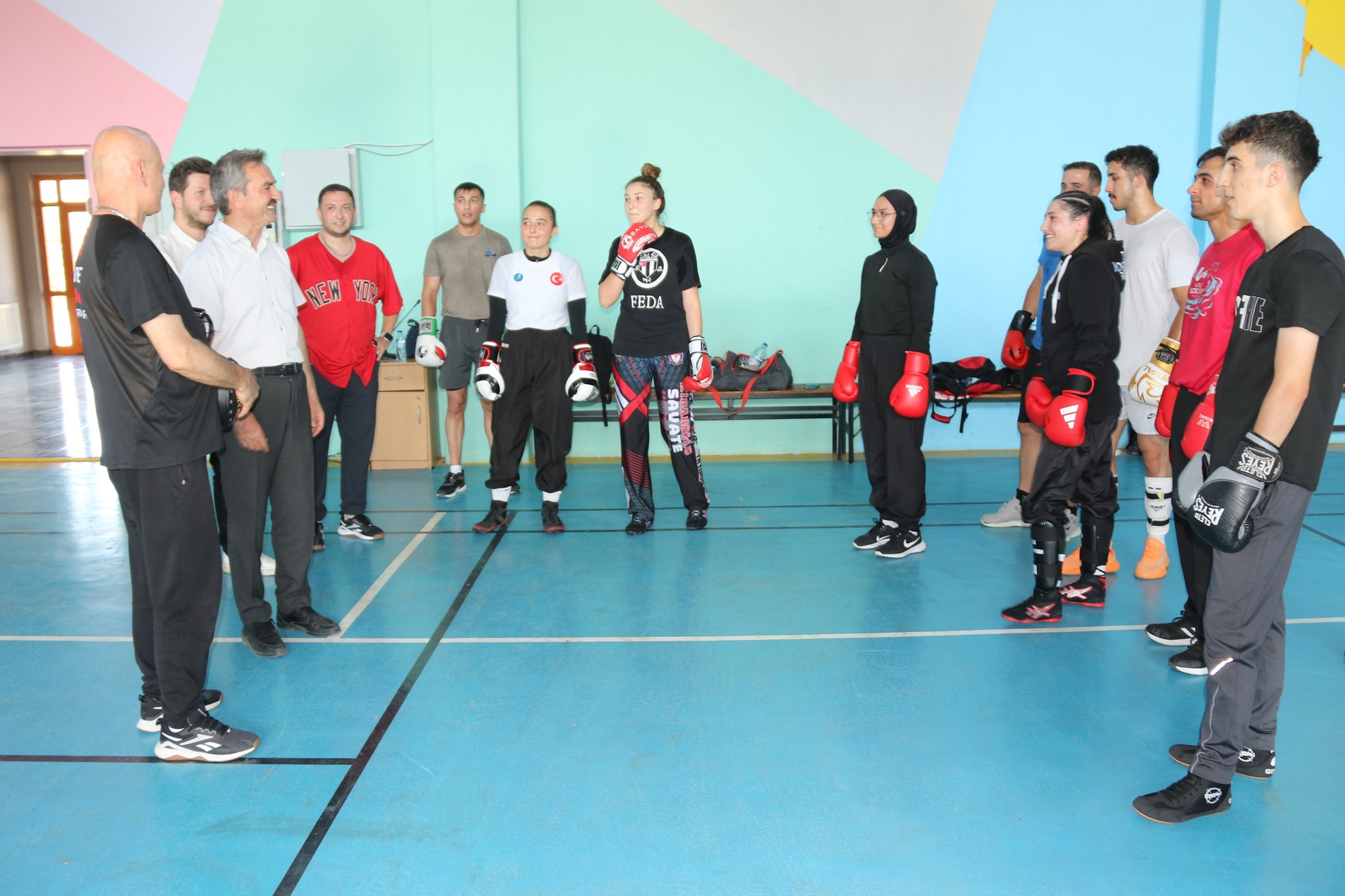 İl Müdürü Sadık Ak’tan Büyükler Savate Combat Milli Takımı’na Moral Ziyareti (2)