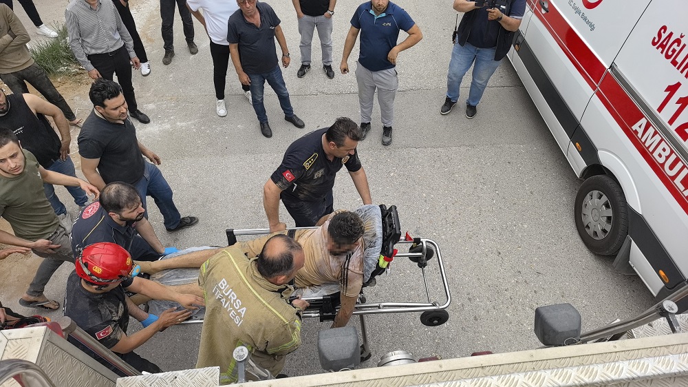 İnegöl’de Talaş Makinesine Sıkışan İşçi Son Anda Kurtarıldı (2)