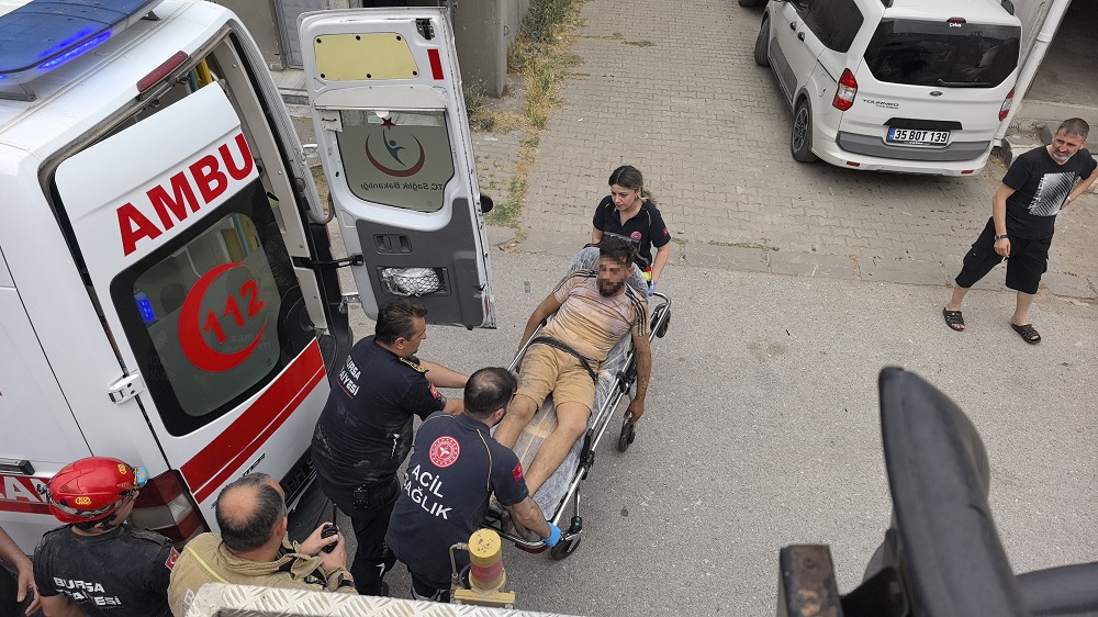 İnegöl’de Talaş Makinesine Sıkışan İşçi Son Anda Kurtarıldı (3)
