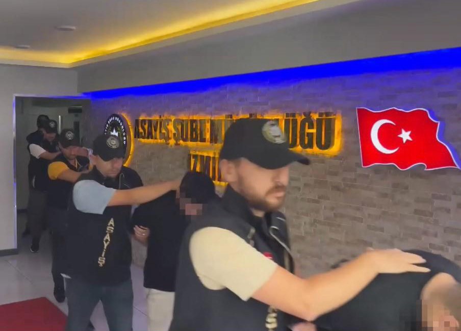 İzmir Merkezli 7 İlde Fuhuş Operasyonu 59 Kadın Kurtarıldı, 14 Gözaltı! (1)