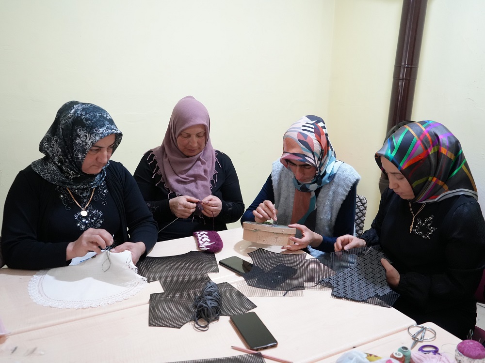 Kadınlar, Çetmi Köyünde Eski Eşyaları Çeyiz Ürününe Çeviriyor (1)