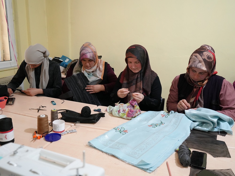 Kadınlar, Çetmi Köyünde Eski Eşyaları Çeyiz Ürününe Çeviriyor (2)